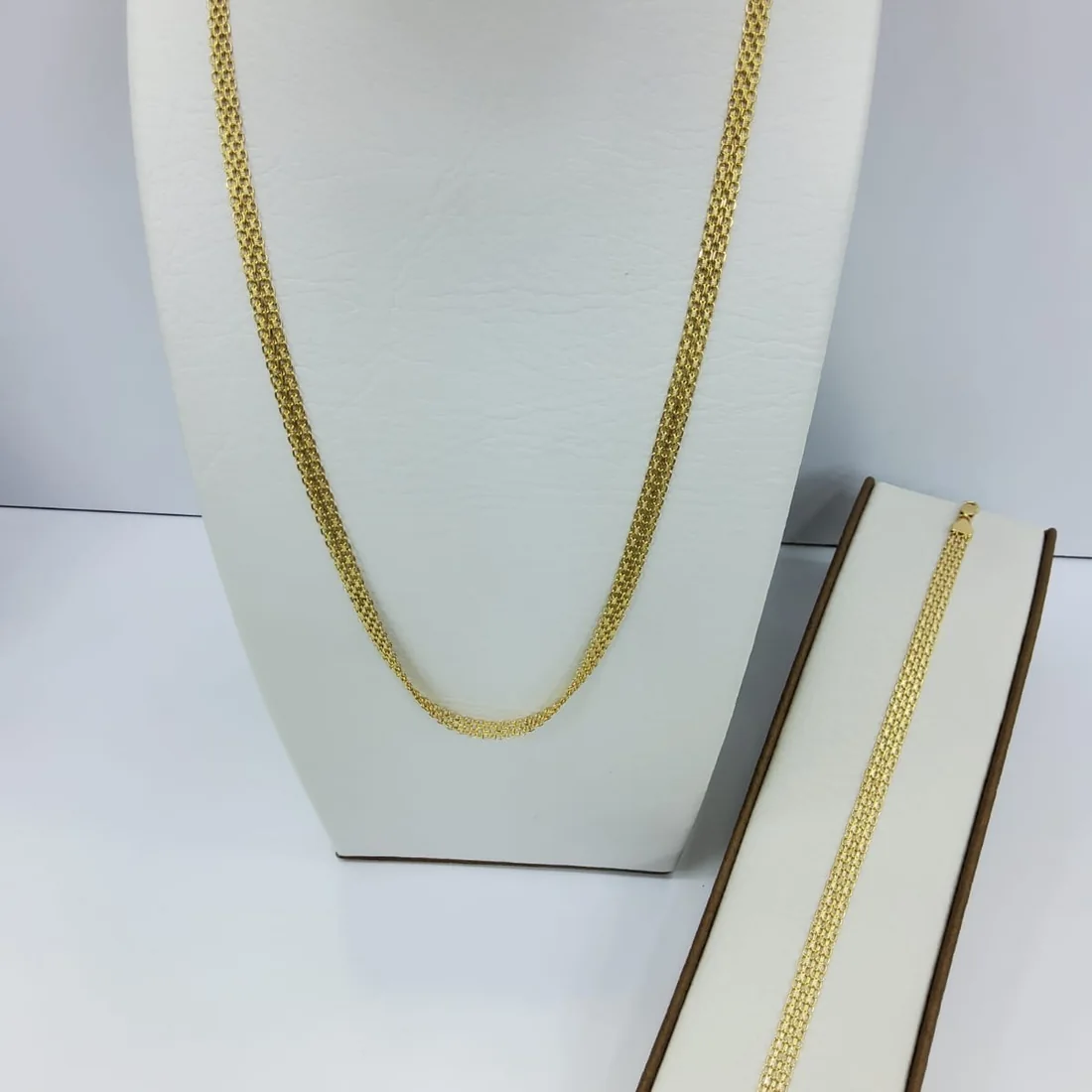 Juego de cadena y pulsera en oro con tejido tipo chinesca